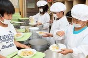一頓45分鐘的日本小學生午餐，為何被上千萬人圍觀？1900萬次的點選，震驚了全世界……