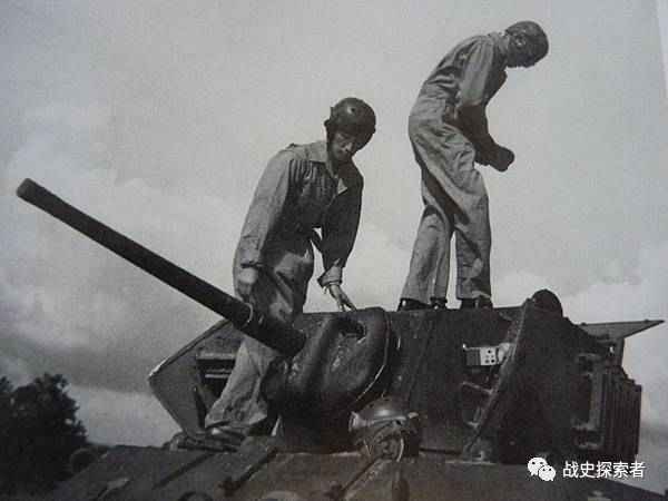 蔣緯國也曾在駐印軍中學習過駕駛、操作M3A3「斯圖亞特」坦克只不過在1943年時，他還只是個上尉軍官