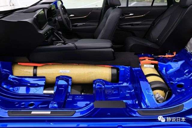 豐田第二代MIRAI氫能源轎車與氫氣罐