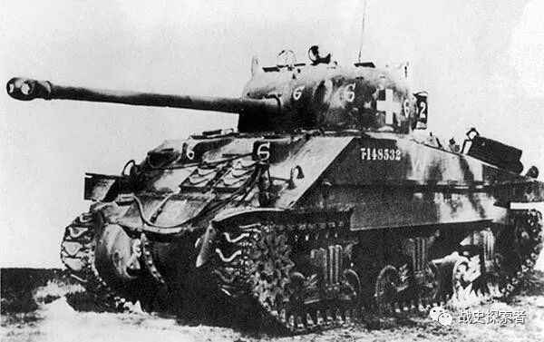 被遺棄在卡昂東南，位於屈韋爾維爾與吉貝爾維爾之間戰場上的加軍M4A4「螢火蟲」坦克，隸屬加拿大第33