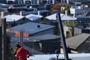 澳洲雪梨知名建築商倒閉，超30棟住宅停工！房價創08年來最大跌幅