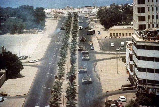 進入科威特城區的伊拉克坦克部隊