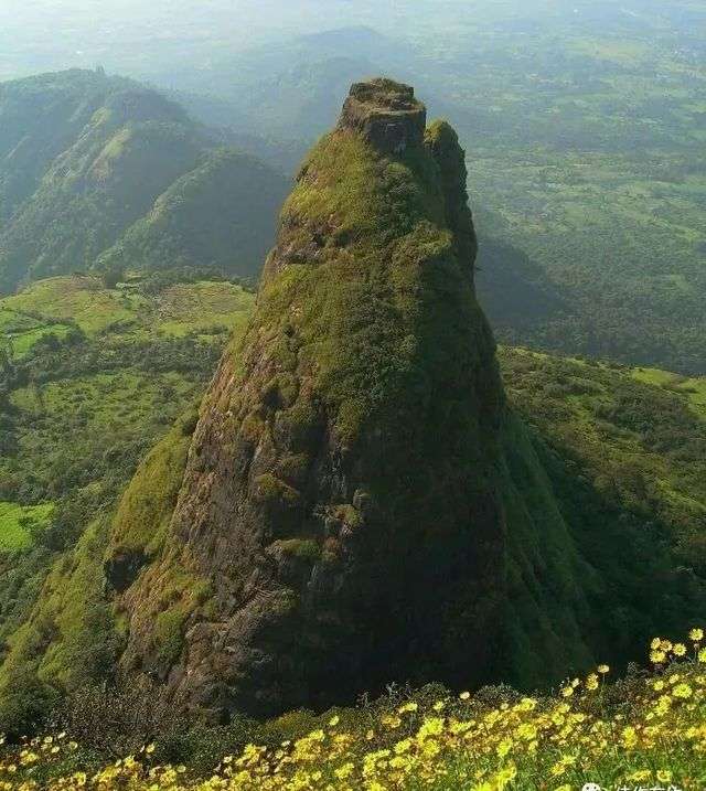 印度卡拉萬丁杜爾格陡峭山坡上的堡壘