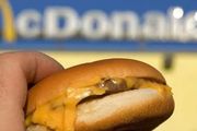 麥當勞漢堡14年來首次漲價! 通脹讓人吃不起飯, 奢侈品卻都打折了?