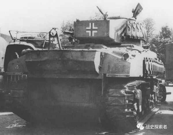 國防軍第346裝甲殲擊車營3連的那輛換過制退器的「螢火蟲」坦克，後被盟軍送至荷蘭城市烏德勒支進行集中