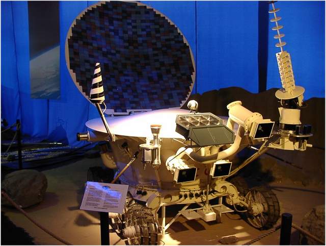月面步行者系列月球車的模型