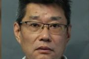 突發！62歲華男性侵案東窗事發！警方：公佈照片！近1300名學生受害&#8230;