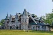 加拿大湖畔城堡住宅創最高上市價格紀錄！配炮塔、私人半島！要價超1900萬加元