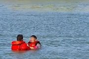 水裡一天撈出17具屍體，其中16人是年輕女孩！他們都是要來美國的！有人泅河奔向美國時，被大水沖走&#8230;