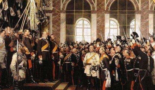 普法戰爭後，普魯士國王威廉一世在法國凡爾賽宮加冕德意志皇帝此舉羞辱了法國，為此後的德法矛盾埋下伏筆