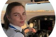 悲劇！英國21歲美女飛行員慘死異鄉，只因曾被一隻蚊子叮咬…