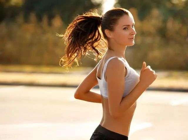 2、跑步可以強化心肺功能，提高體能素質