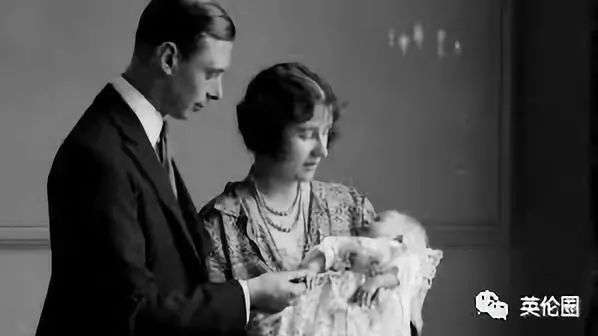 1926年4月21日，女嬰伊莉莎白誕生，這是約克公爵和公爵夫人的第一個孩子