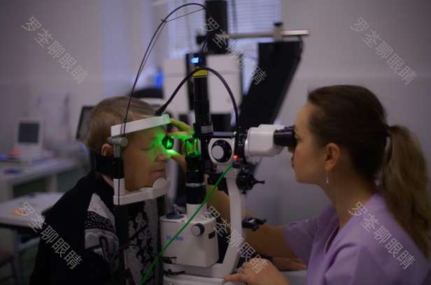 天天用顯微鏡的眼科醫生更是高危人群