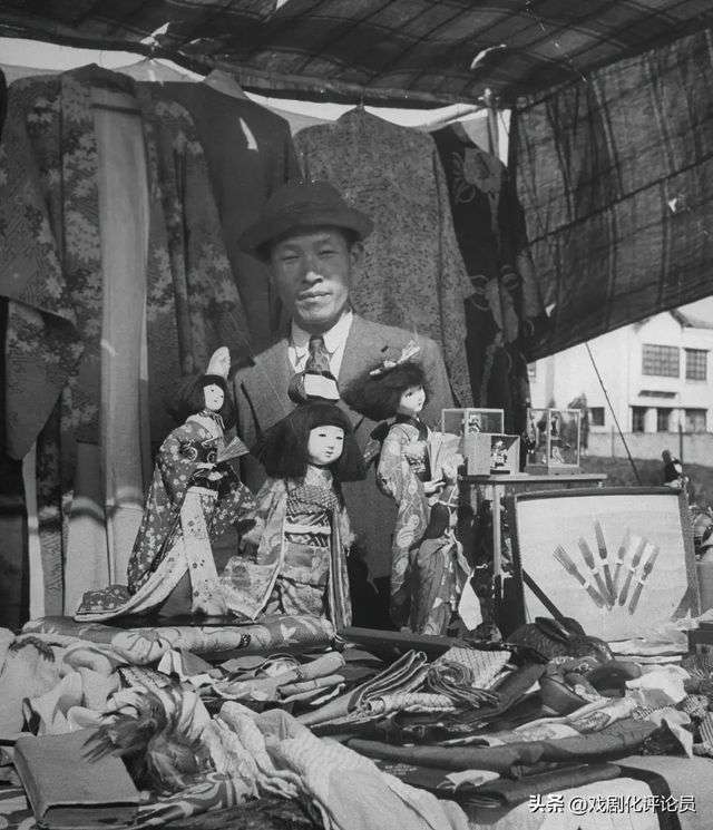 1945年11月，上海日本人在擺攤