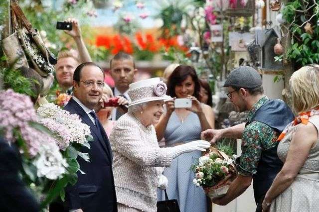2014年6月，伊莉莎白二世參觀巴黎西岱島花市，該花市被命名為「伊莉莎白二世花市」，女王親自為花市揭