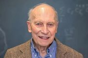太凡爾賽了！他發過幾十篇頂刊，又在 89 歲獲得人生第 3 個博士學位，橫跨醫學、生物、化學、物理 4 個學科&#8230;