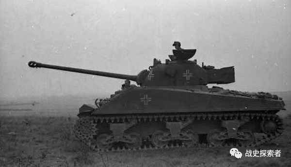 英聯邦軍隊使用的「螢火蟲」坦克與美軍使用的「謝爾曼」坦克有些許不同，有些車長並不喜歡置於車長指揮塔一