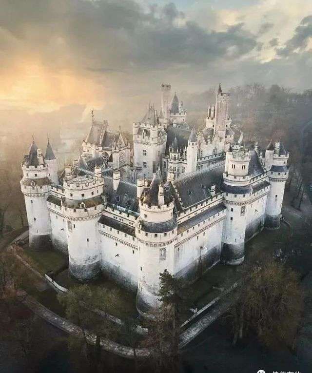 法國皮埃爾豐城堡