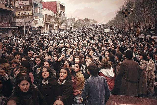 伊朗婦女參加反國王運動