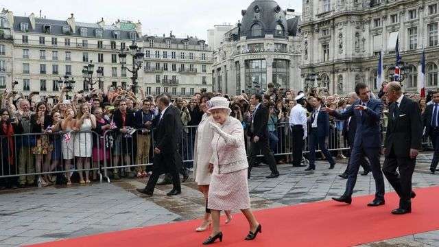 伊莉莎白女王2014年在巴黎（LCI報道截圖）
