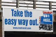 芝市鐵路廣告牌30年後火了，原因竟是會鼓勵自殺！