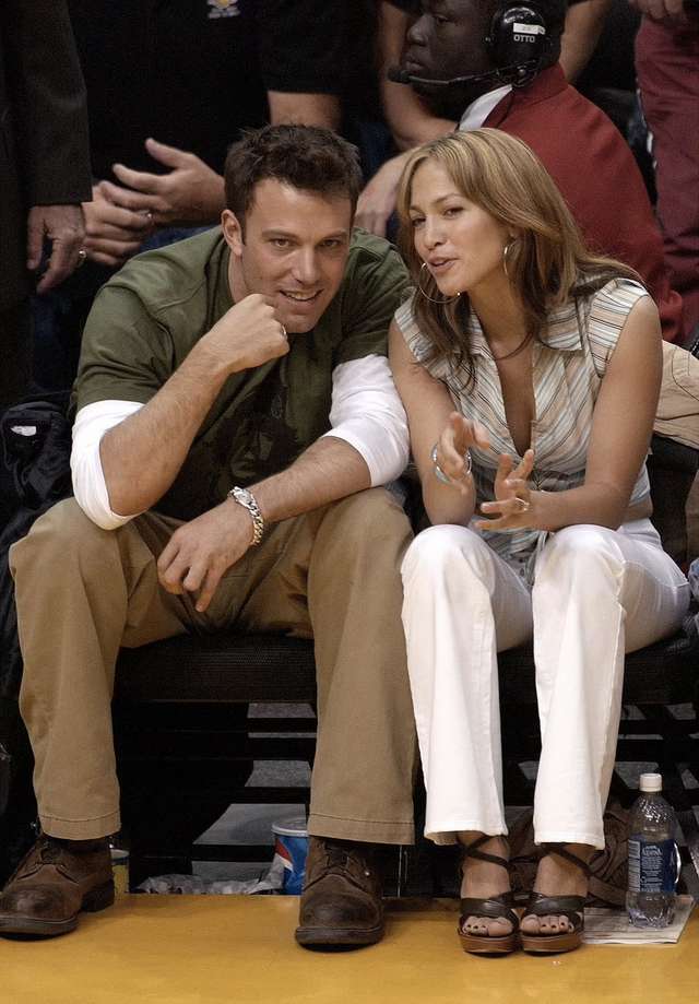 2002年底，大本和詹妮弗·洛佩茲訂婚