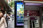 澳洲雪梨街頭廣告牌大換新！居民不滿：又醜又佔地方，容易引發事故