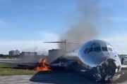 一國際航班降落美國機場時墜毀！100多名乘客死裡逃生