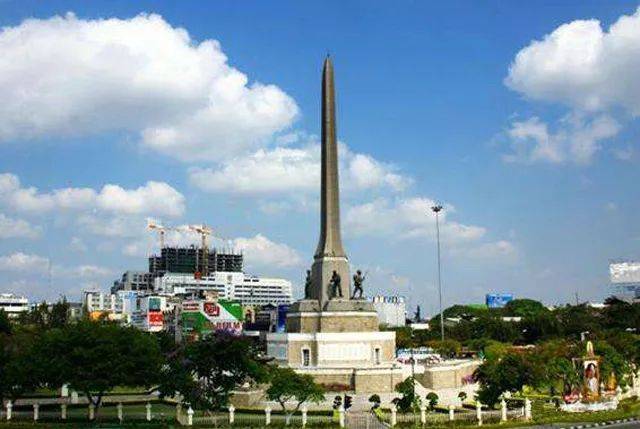 曼谷的泰法戰爭勝利紀念碑，泰國人認為這是民族驕傲