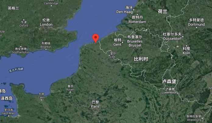 敦刻爾克（紅點處）位於英吉利海峽東北部